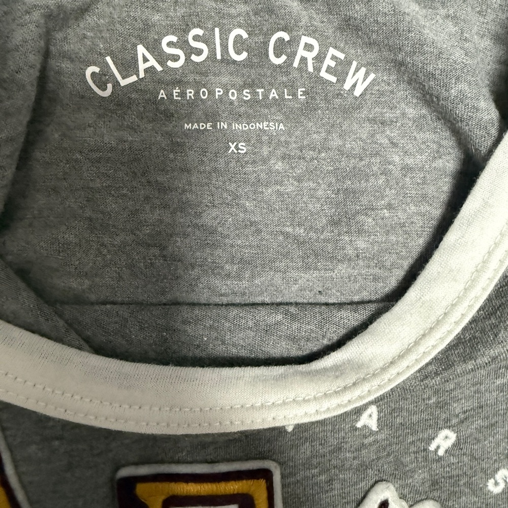 Aeropostale Gray Short Sleeve Tee with White Trim - Picture 3 of 3